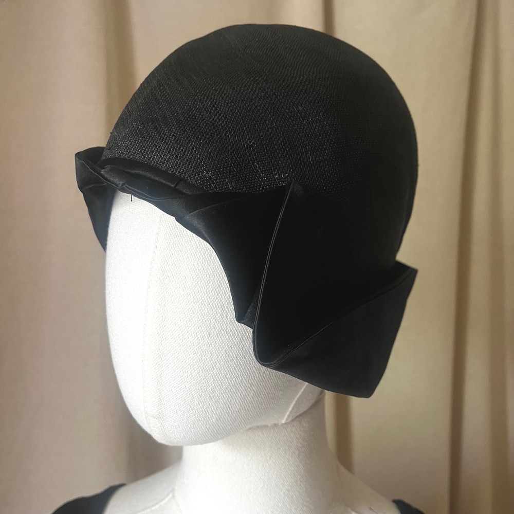 Vintage 1920s 1930s Lasdon New York Black Cloche Hat Satin Trim Art Deco‎ Small